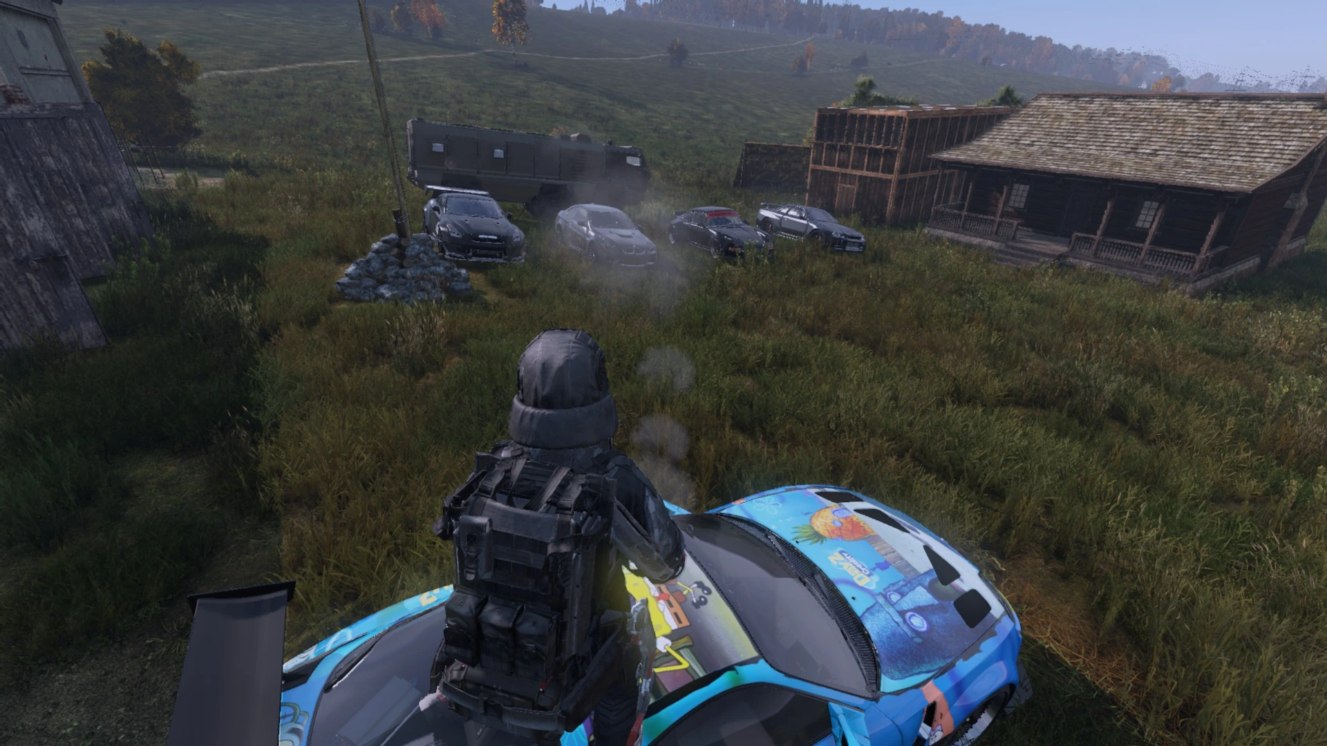 Parc de véhicules et bâtiments d’une base dans Creality DayZ